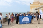 Cambrils recull les quatre Banderes Blaves que acrediten la qualitat de les platges del municipi.