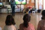 Els tallers d’educació pel desenvolupament amb gossos de teràpia tornen a les escoles de Cambrils.