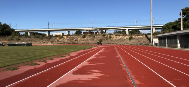  L’Ajuntament de Cambrils renova el paviment esportiu de la pista d’atletisme.