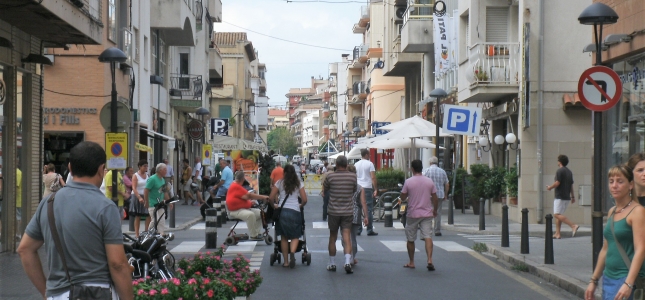 El carrer Pau Casals de Cambrils serà només per a vianants durant les tardes i nits d’estiu.